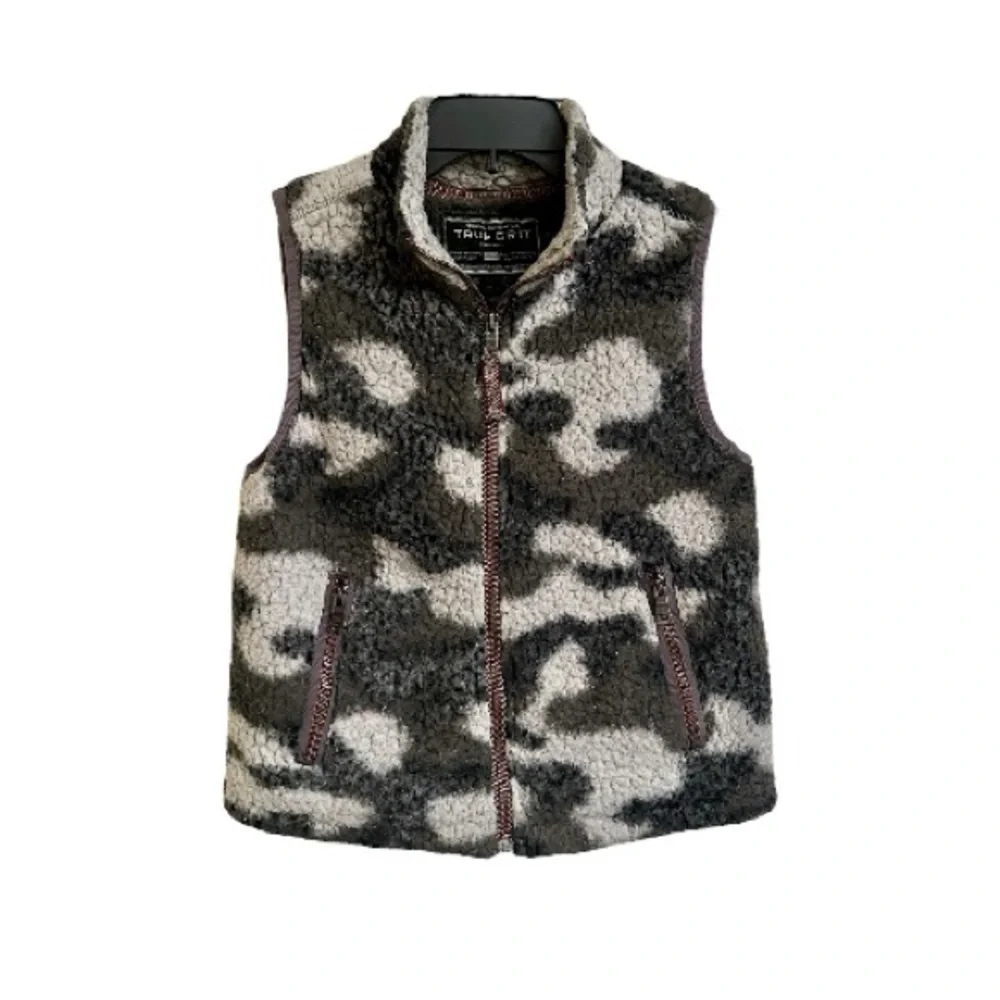 TRUE GRIT, GIRLS FROSTY TIPPED, SHERPA VEST IN CAMOUFLAGE PATTERN. SIZE M